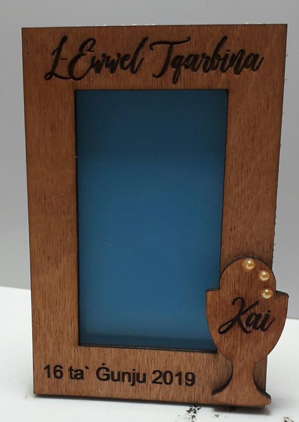 L-ewwel Tqarbina Wooden Frame