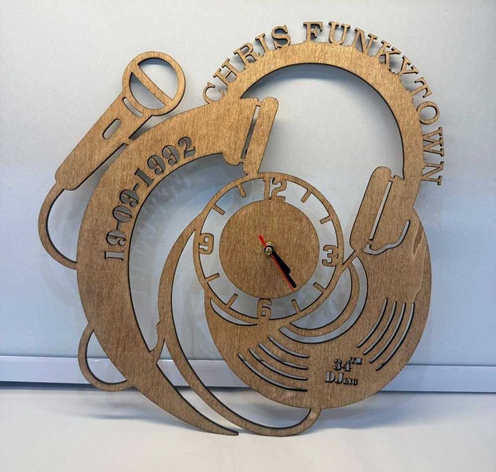 Wooden Clock - DJ Theme