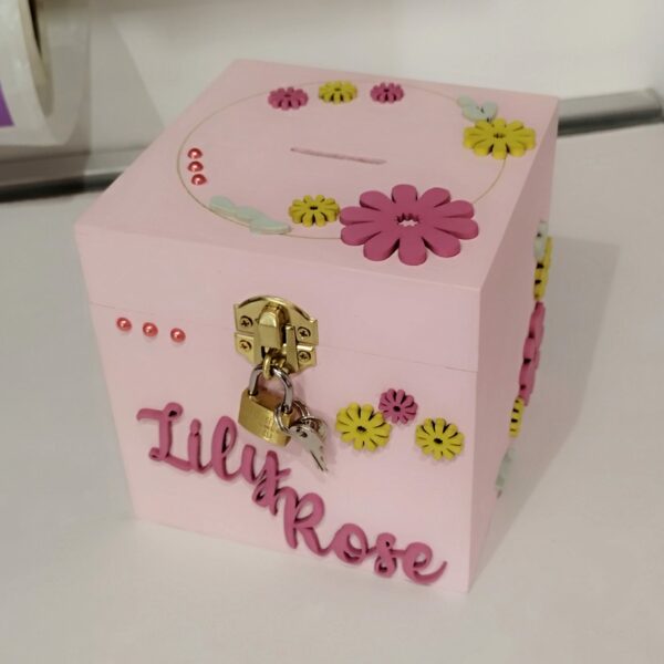 Money box with flower circle