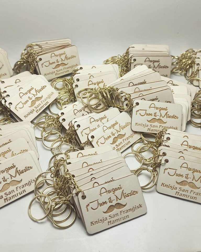 Wooden Engraved Keychains - Awguri f'Jum il-Missier