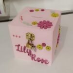 Money box with flower circle