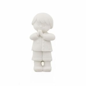 BOY PRAYING 2.5X5.4CM COLAR