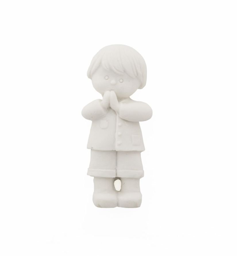 BOY PRAYING 2.5X5.4CM COLAR