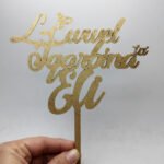 Wooden Cake Topper – L-Ewwel Tqarbina ta'