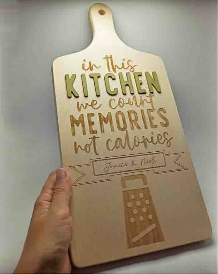 Personalised Wooden Beech Cutting Board with Handle - In this kitchen we count memories... - 39.5x18.5x1.5cm - Image 2